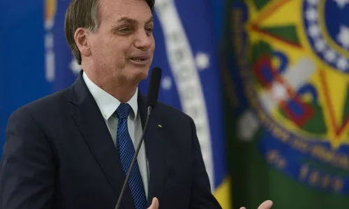 
                                        
                                            Bolsonaro veta dispensa de atestado médico durante quarentena para trabalhador doente
                                        
                                        