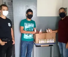 Laboratório da UFPB doa kits com álcool e sabonete para profissionais da segurança