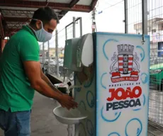 Pias portáteis são instaladas nas entradas dos mercados públicos de João Pessoa
