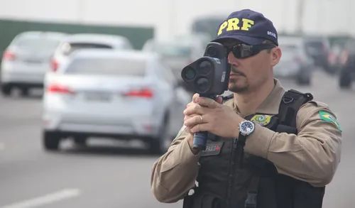 
				
					PRF realiza Operação de Segurança Viária nas rodovias da PB no 'Maio Amarelo'
				
				