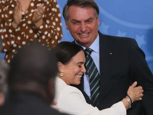 
				
					Regina Duarte deixa comando da secretaria de Cultura do governo Bolsonaro
				
				