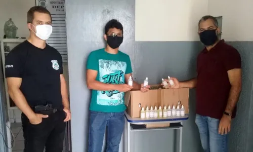 
                                        
                                            Laboratório da UFPB doa kits com álcool e sabonete para profissionais da segurança
                                        
                                        