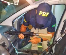 Dois homens são presos com armamento de guerra em inspeção da PRF na PB
