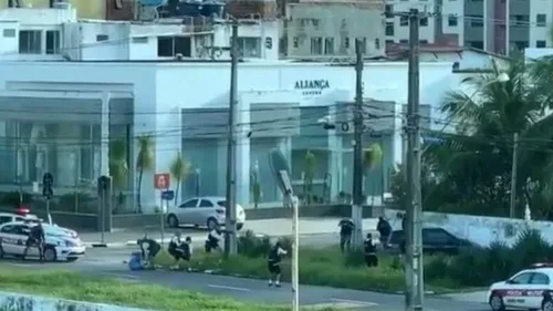 
				
					Suspeito de assalto é morto em confronto com a polícia em João Pessoa
				
				