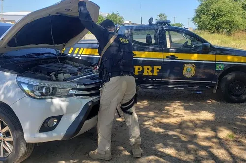 
				
					Carro de luxo roubado no RN é recuperado pela PRF, durante operação em Cajazeiras
				
				