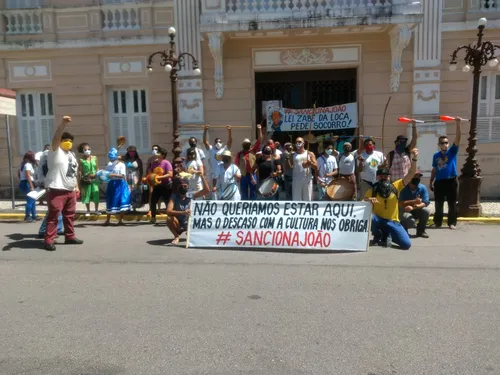 
				
					Setor cultural da PB protesta pela sanção da lei de auxílio emergencial Zabé da Loca
				
				