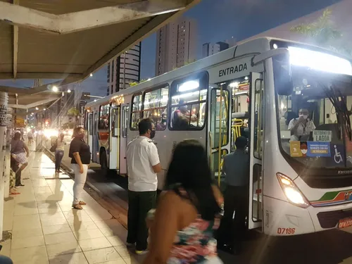 
				
					Horário dos ônibus é ampliado para atender trabalhadores do comércio em João Pessoa
				
				