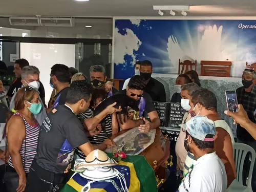 
				
					Corpo de Pinto do Acordeon é velado em JP e segue para enterro em Patos
				
				