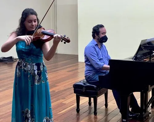 
				
					Estudante de violino na UFPB é premiada em concurso internacional
				
				