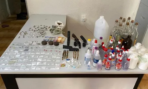 
                                        
                                            Polícia Militar acaba festa, prende três pessoas e apreende armas e drogas no Conde
                                        
                                        