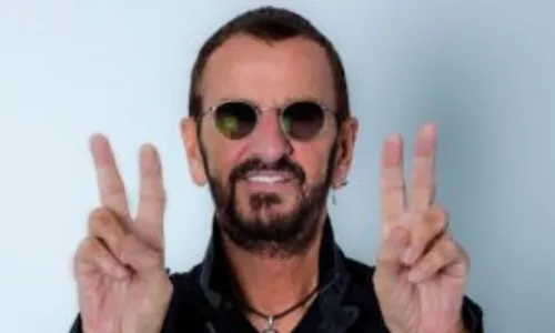
				
					Ringo Starr faz 80 anos. Menino doente, foi um homem de sorte
				
				