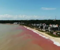 Mancha no mar do Cabo Branco é resultado de rochas depositadas na praia