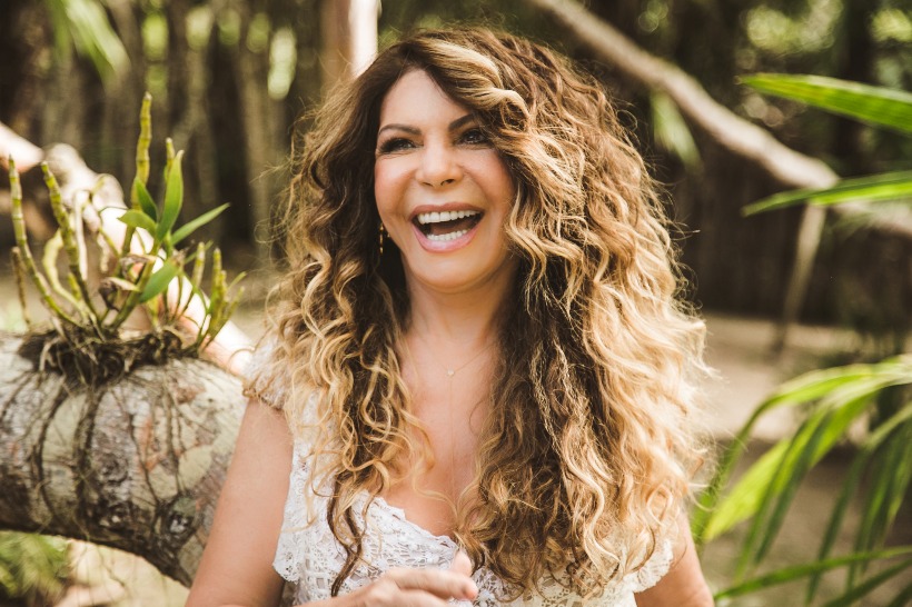 
				
					Cantora Elba Ramalho faz live especial para festejar aniversário de 69 anos
				
				