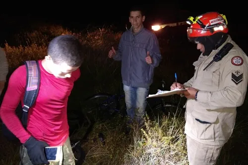 
				
					Jovens gravam vídeo em caverna, se perdem na mata e são resgatados por bombeiros
				
				