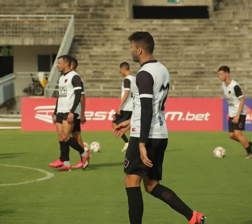 
				
					Botafogo-PB empata com o Jacuipense e segue sem vencer na Série C
				
				