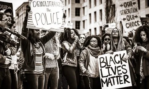 
				
					"Vidas negras deveriam importar. A vida das mulheres negras deveria importar"
				
				
