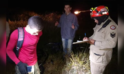 
				
					Jovens gravam vídeo em caverna, se perdem na mata e são resgatados por bombeiros
				
				