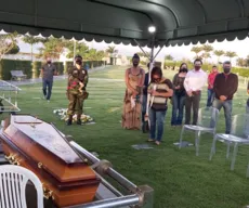 Corpo da jornalista Karina Oliveira é sepultado em Campina Grande