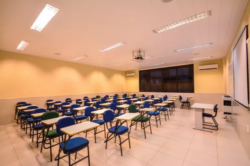 
				
					Aulas presenciais do 1º ano do ensino médio retornam a partir desta segunda
				
				