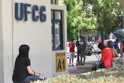 
				
					Professores da UFCG aprovam indicativo de greve para março
				
				