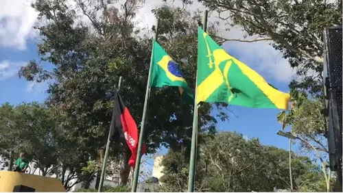 
				
					Semana da pátria 2020 de CG inicia hasteamento da bandeira, que acontece até 7 de setembro
				
				