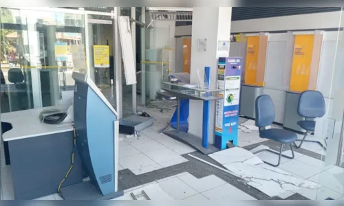 
				
					Às vésperas de visita de Bolsonaro, grupo explode agência bancária de Coremas
				
				