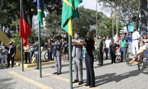 
                                        
                                            Campina Grande tem solenidade do hasteamento da bandeira em alusão ao Dia da Independência
                                        
                                        