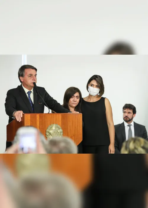 
                                        
                                            Pinto do Acordeon é homenageado em Brasília e Bolsonaro chora durante evento
                                        
                                        