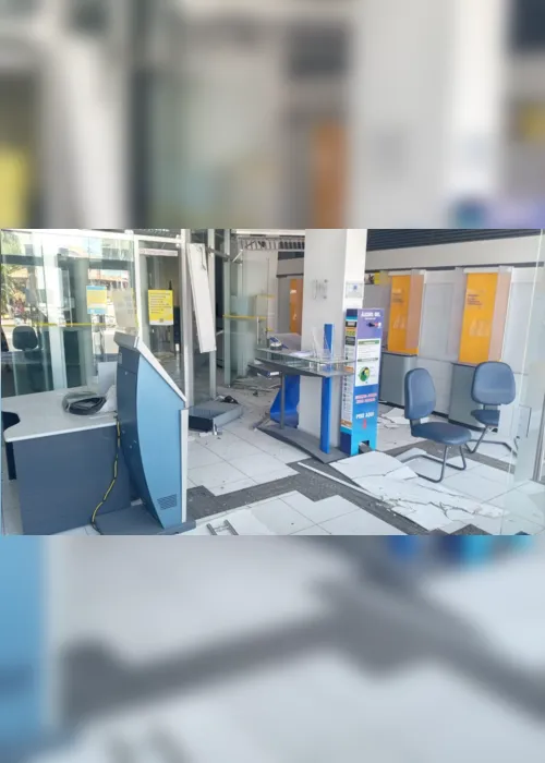 
                                        
                                            Às vésperas de visita de Bolsonaro, grupo explode agência bancária de Coremas
                                        
                                        