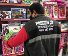Procon-JP apreende 63 brinquedos e três lojas são autuadas durante fiscalização