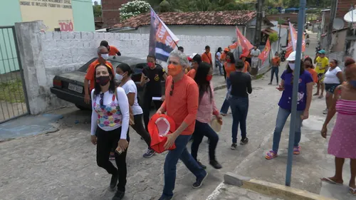 
				
					Ricardo promete priorizar construção de casa para quem mora em área de risco
				
				