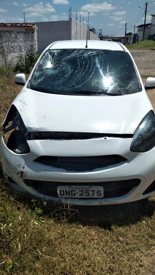 
				
					Homem faz 'vaquinha' para ajudar motorista assaltada em frente a sua casa
				
				