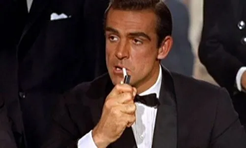 
				
					Sean Connery morre aos 90 anos. O melhor 007, ator escocês era um gigante do cinema
				
				