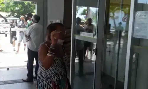 
                                        
                                            Mulher é detida por injúria racial após se declarar "a maior racista do planeta"
                                        
                                        