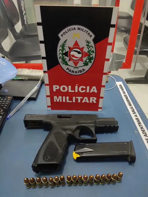 
				
					Candidato a vice-prefeito é autuado por porte ilegal de arma no Agreste
				
				