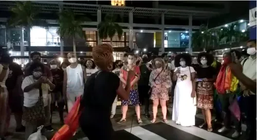 
				
					Manifestantes protestam em frente a Carrefour de João Pessoa contra assassinato de homem negro
				
				