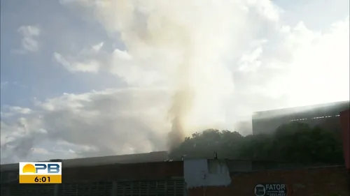 
				
					Incêndio atinge complexo de distribuição de eletrodomésticos em João Pessoa
				
				