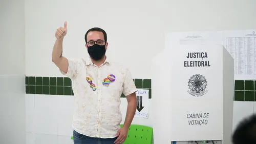 
				
					Candidatos a prefeito votam em João Pessoa; Confira
				
				