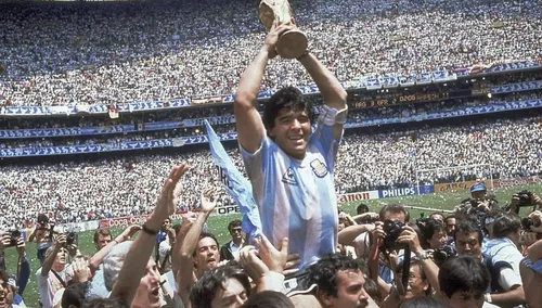 
				
					Maradona morre aos 60 anos na Argentina
				
				