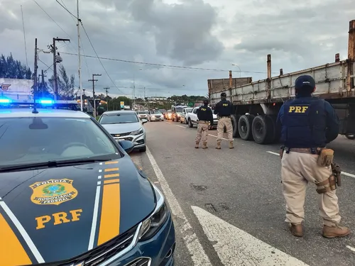 
				
					PRF multa mais de mil motoristas por infrações de trânsito na PB durante feriadão
				
				