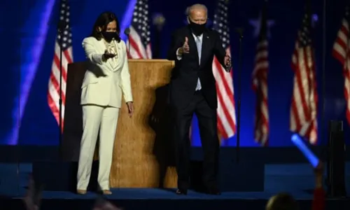 
				
					Um Biden empolgado e uma Kamala empoderada na bela festa da vitória democrata
				
				