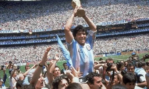
				
					Maradona é daqueles caras que a gente ama mesmo sem gostar de futebol
				
				