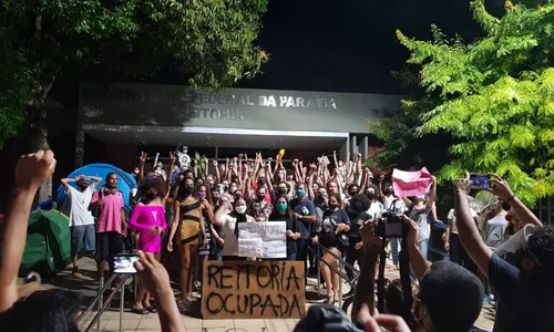 
                                        
                                            Docentes e servidores da UFPB fazem paralisação contra nomeação de Valdiney para reitor
                                        
                                        