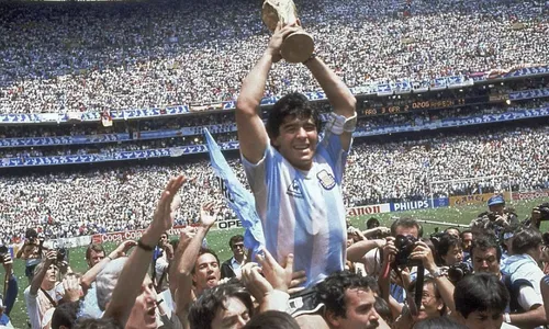 
                                        
                                            Maradona morre aos 60 anos na Argentina
                                        
                                        