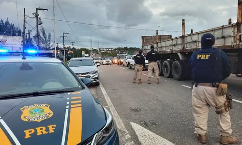 
                                        
                                            PRF multa mais de mil motoristas por infrações de trânsito na PB durante feriadão
                                        
                                        