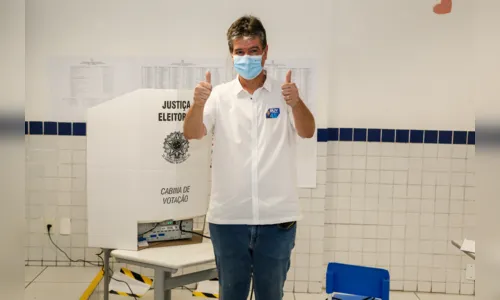 
				
					Candidatos a prefeito votam em João Pessoa; Confira
				
				