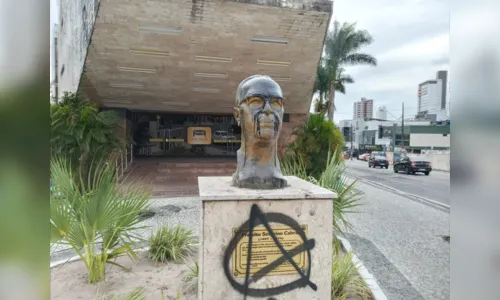 
				
					Teatro Municipal Severino Cabral, em Campina Grande, é alvo de vandalismo
				
				