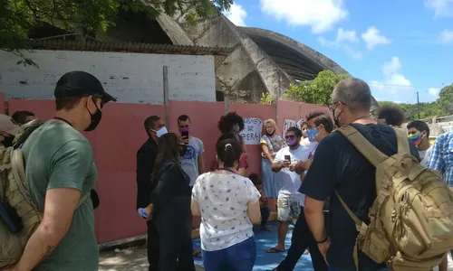 
                                        
                                            Após negociação com PF, manifestantes retiram objetos de rampa da reitoria da UFPB
                                        
                                        