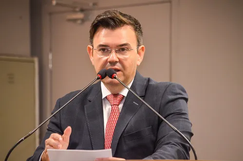 
				
					Em rede social, Raniery Paulino anuncia saída do MDB
				
				