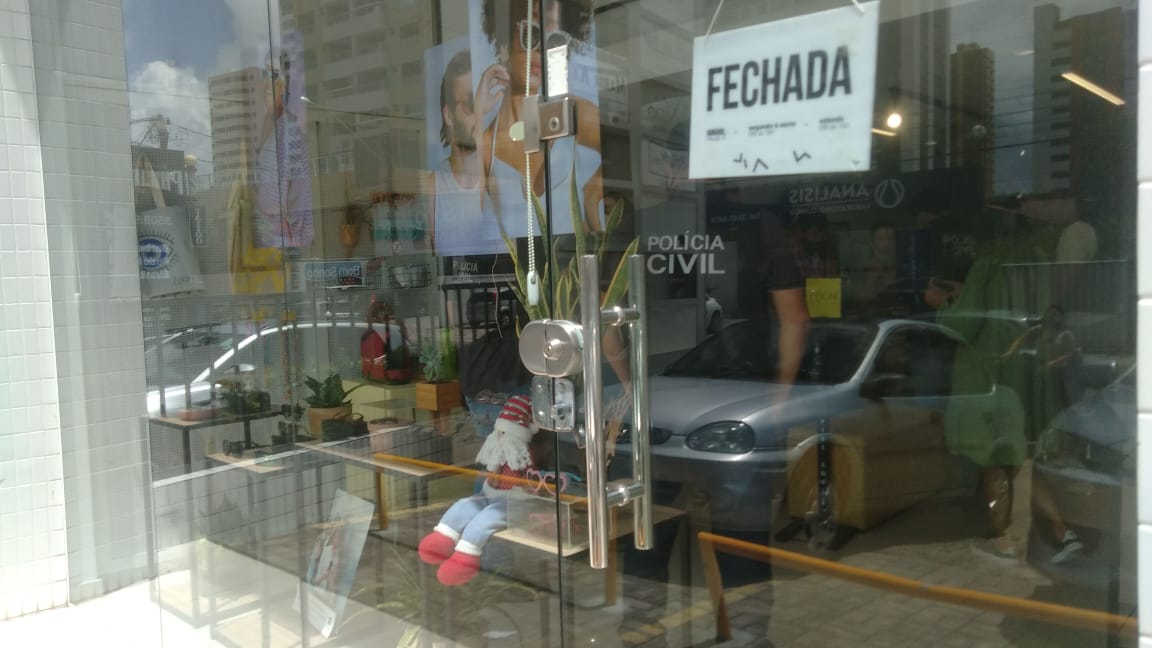 
				
					Perfumaria é assaltada em JP e clientes e funcionários ficam trancados
				
				